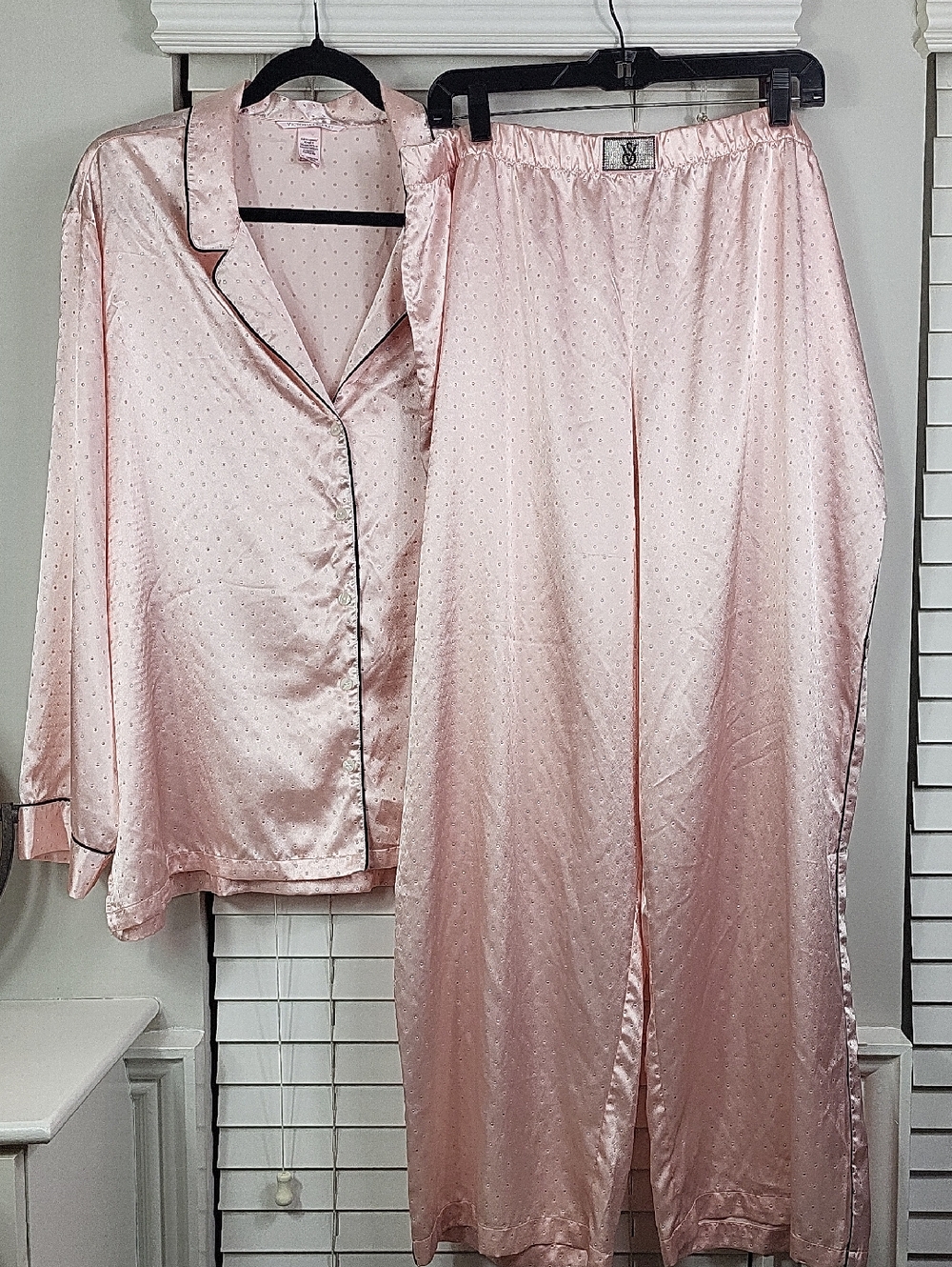NWOT VICTORIA'S SECRET Dew Drop Satin Long Pajama Set Pink rhinestones. Size XXL - Picture 4 of 16